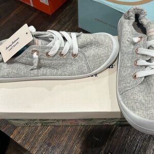 Tommy Bahama Floral Sneakers  size 9 new